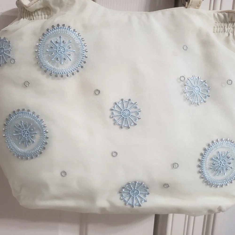 Vintage-inspired Embroidered Handbag - Picture 4 of 5